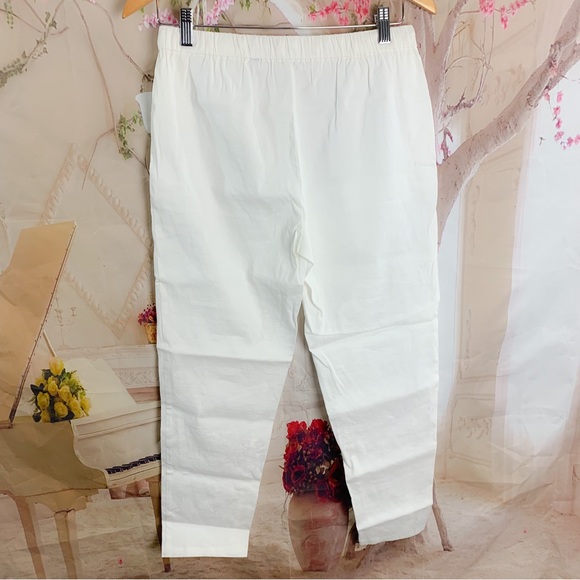 NEW THEORY Treeca Cropped Linen-Blend Jogger Pants in White - Picture 5 of 12